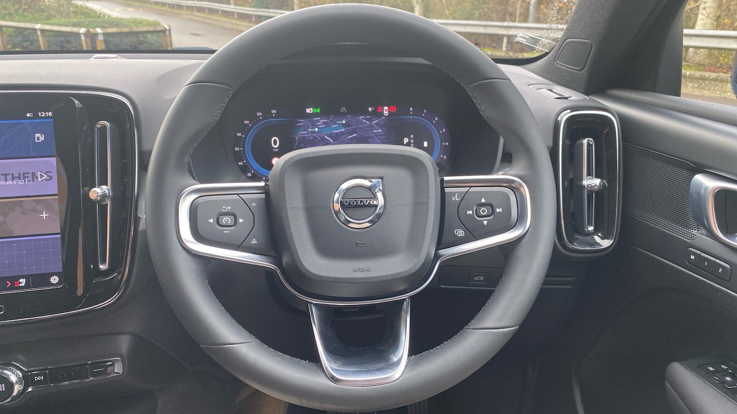 Used Volvo XC40 2023 for sale - 76963204: Photo 10