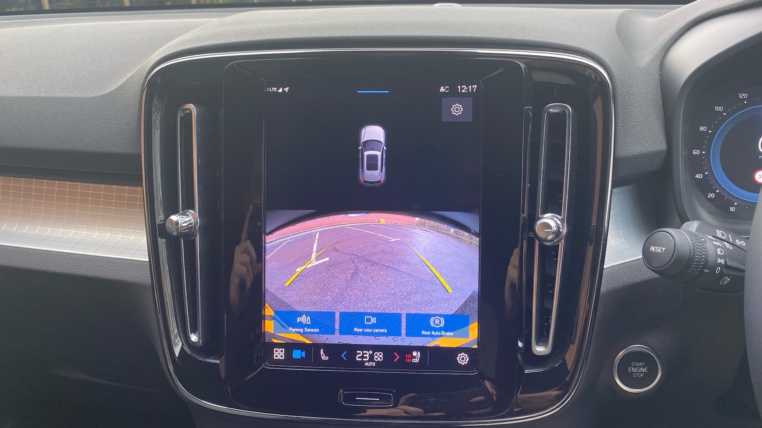 Used Volvo XC40 2023 for sale - 76963204: Photo 17