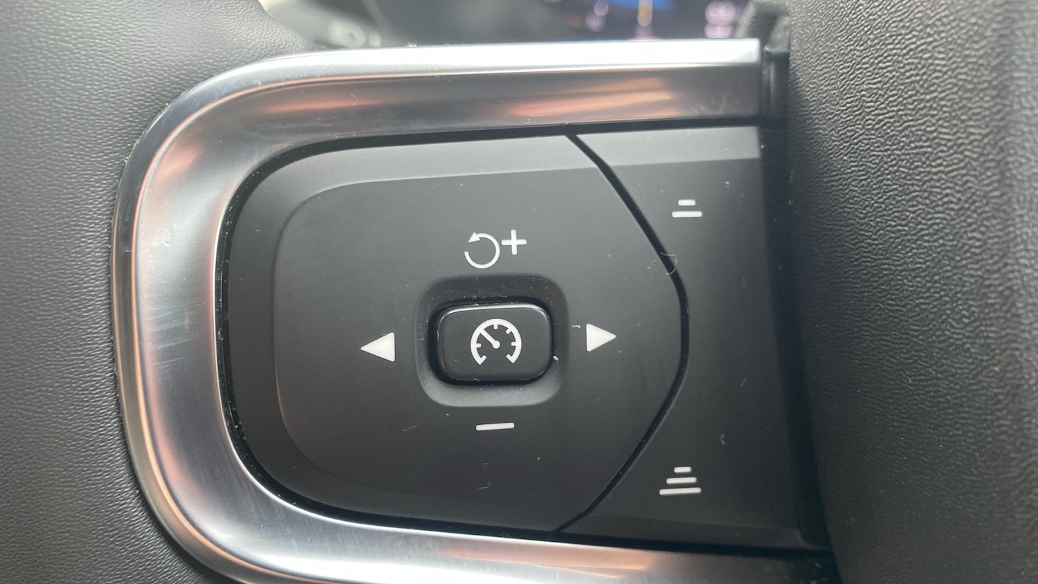 Used Volvo XC40 2023 for sale - 76963204: Photo 19