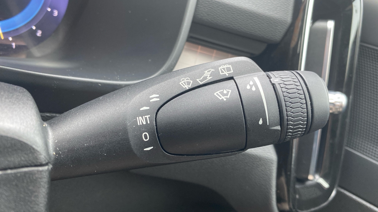 Used Volvo XC40 2023 for sale - 76963204: Photo 21