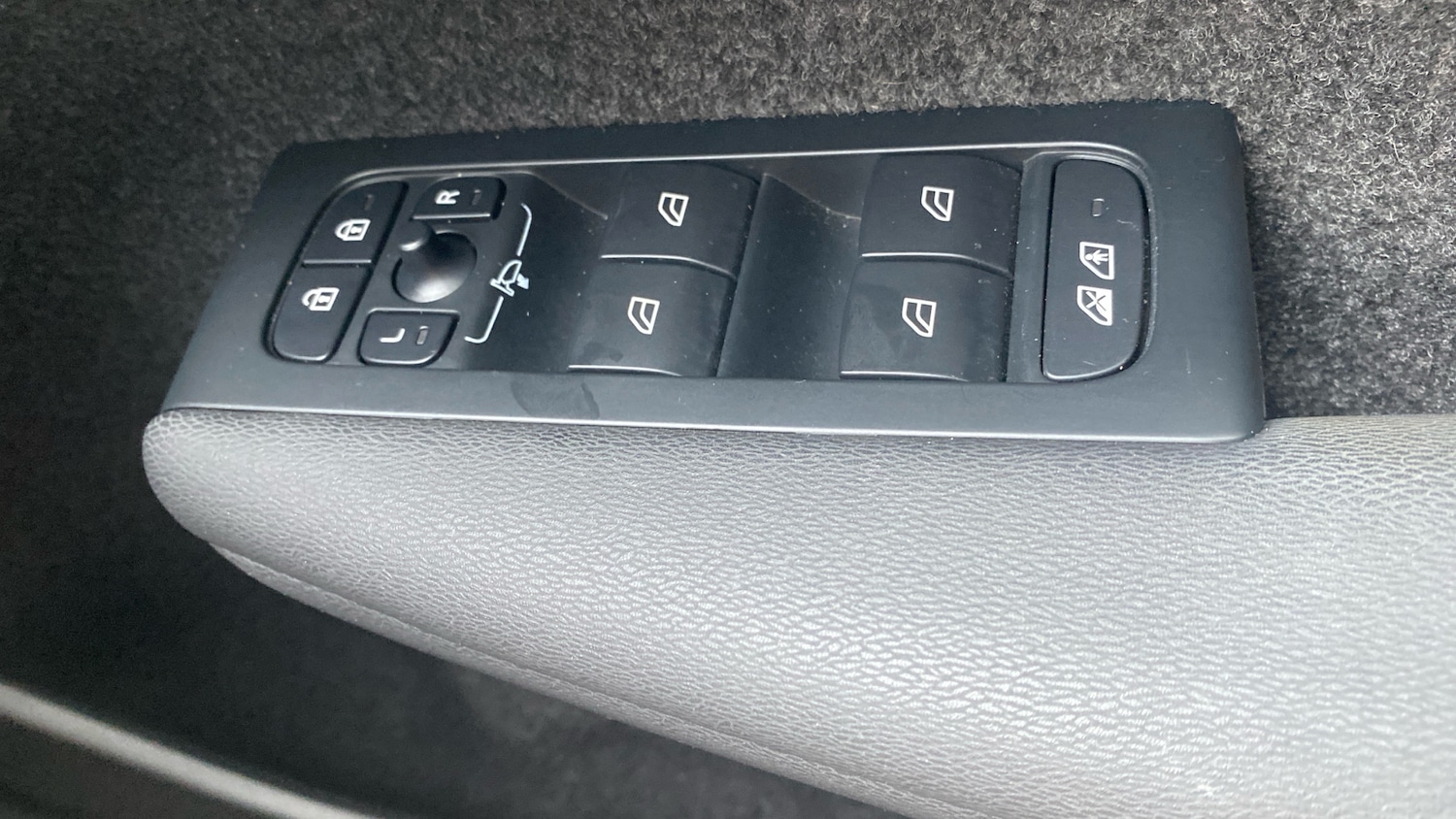 Used Volvo XC40 2023 for sale - 76963204: Photo 22