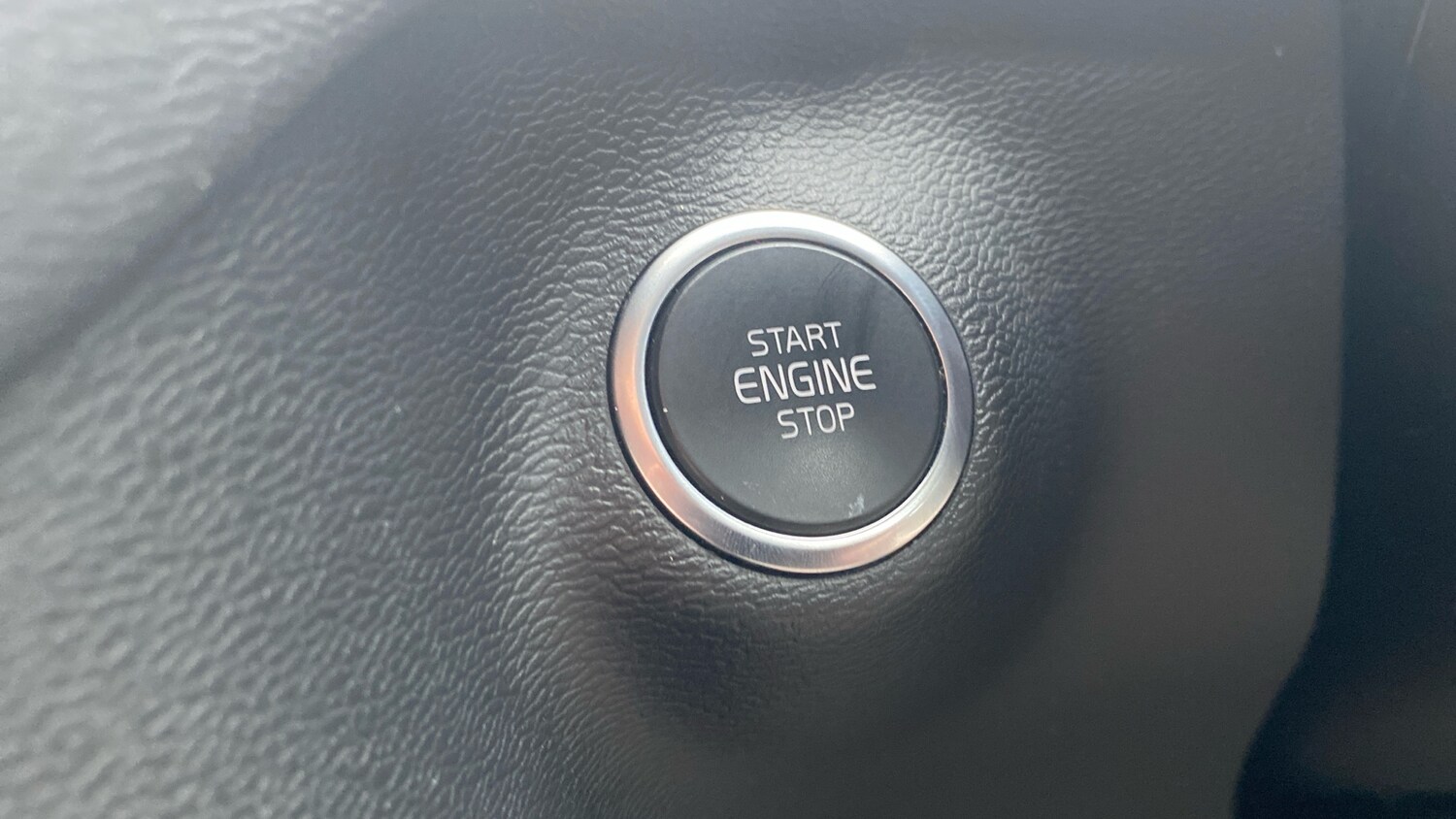 Used Volvo XC40 2023 for sale - 76963204: Photo 25