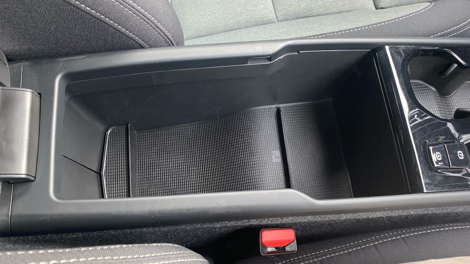 Used Volvo XC40 2023 for sale - 76963204: Photo 34