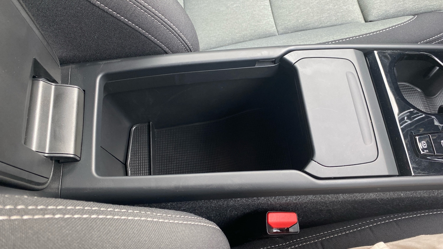 Used Volvo XC40 2023 for sale - 76963204: Photo 35