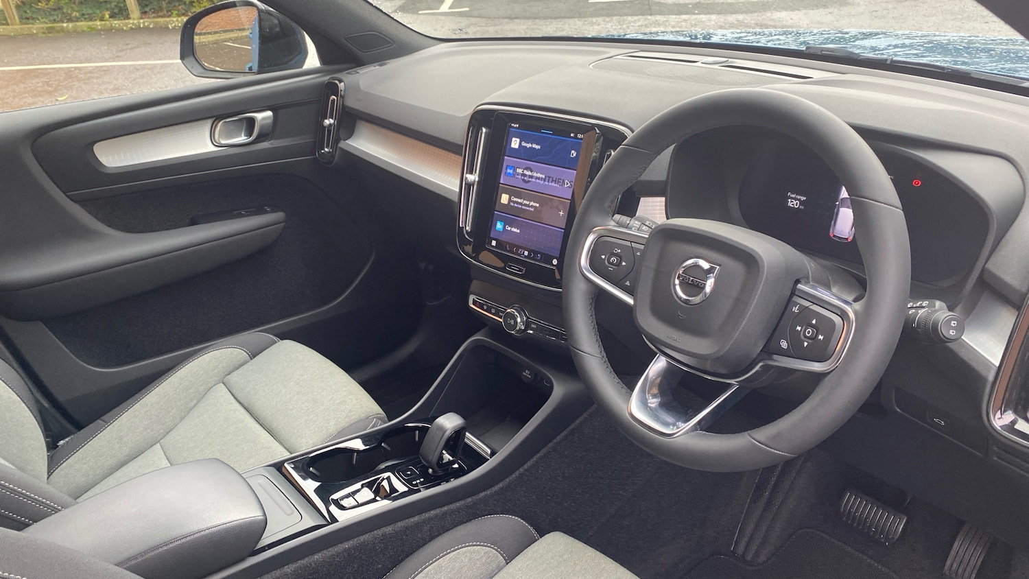 Used Volvo XC40 2023 for sale - 76963204: Photo 4