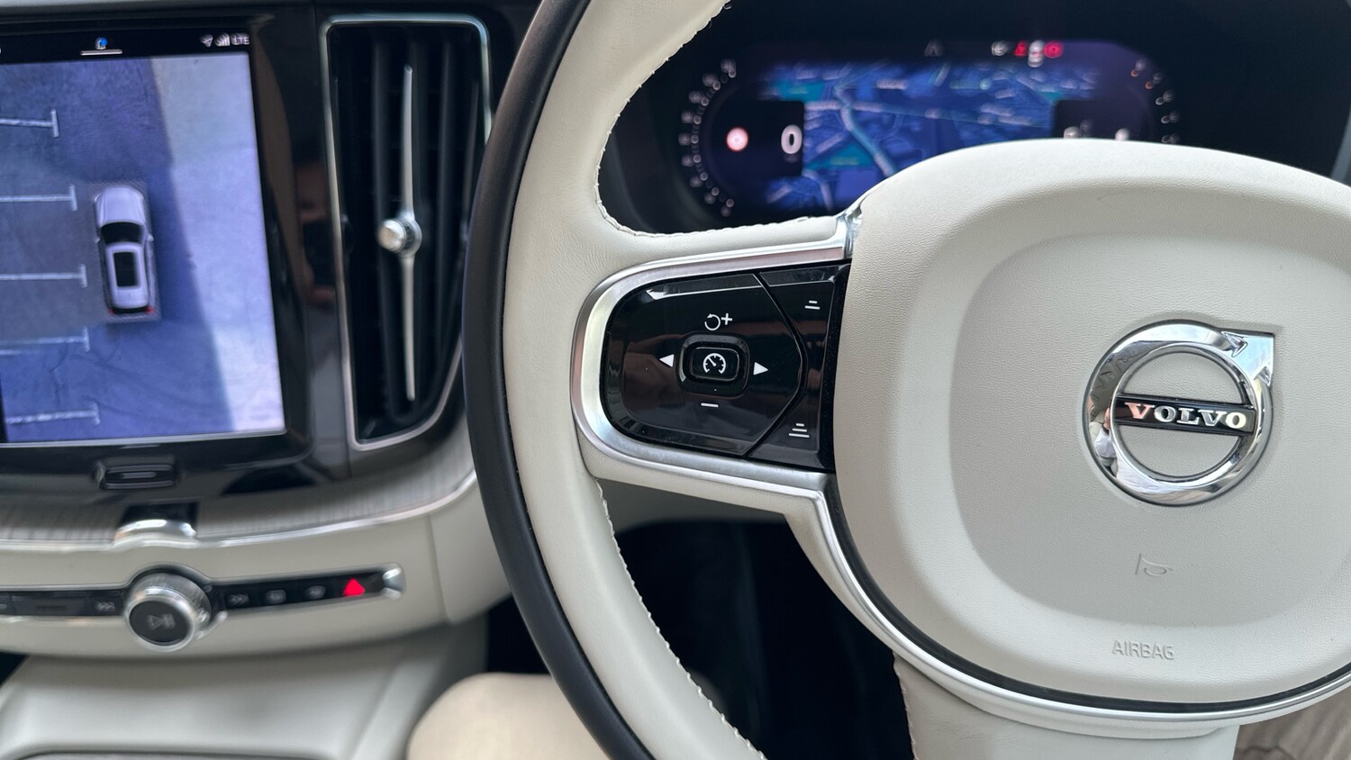 Used Volvo XC60 2022 for sale - 77983859: Photo 19