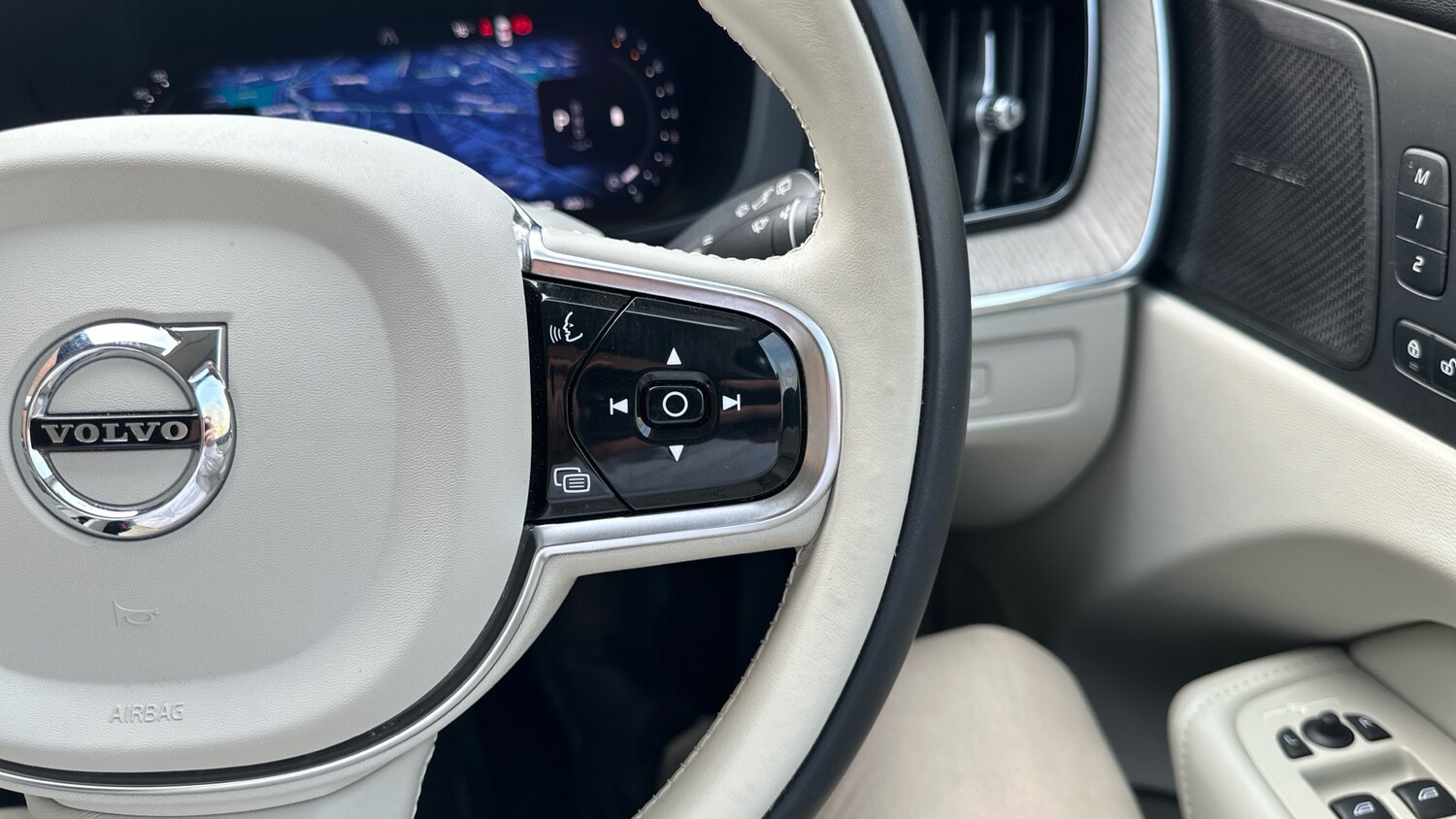 Used Volvo XC60 2022 for sale - 77983859: Photo 20