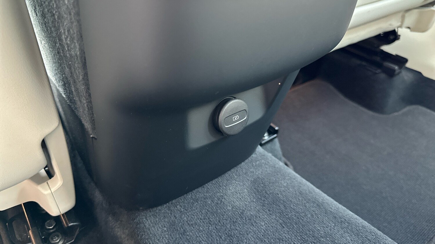 Used Volvo XC60 2022 for sale - 77983859: Photo 43