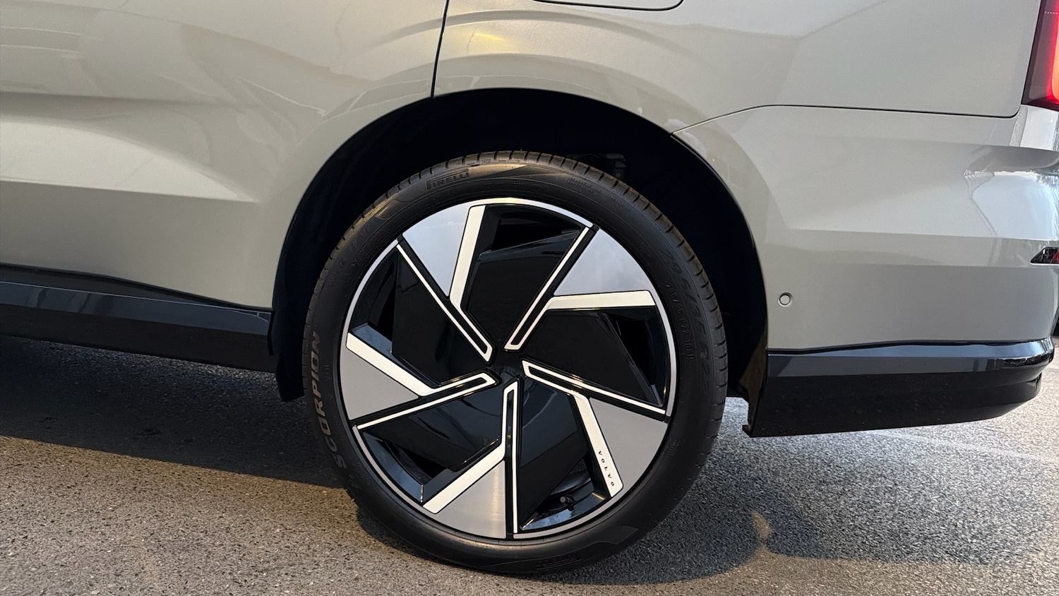 Used Volvo EX90 2025 for sale - 76653201: Photo 16