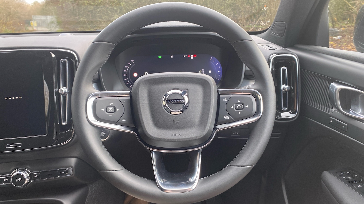 Used Volvo XC40 2025 for sale - 76895204: Photo 10