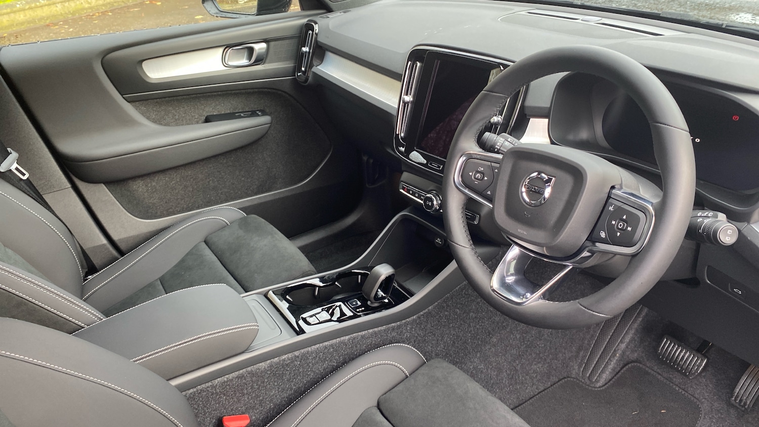 Used Volvo XC40 2025 for sale - 76895204: Photo 4