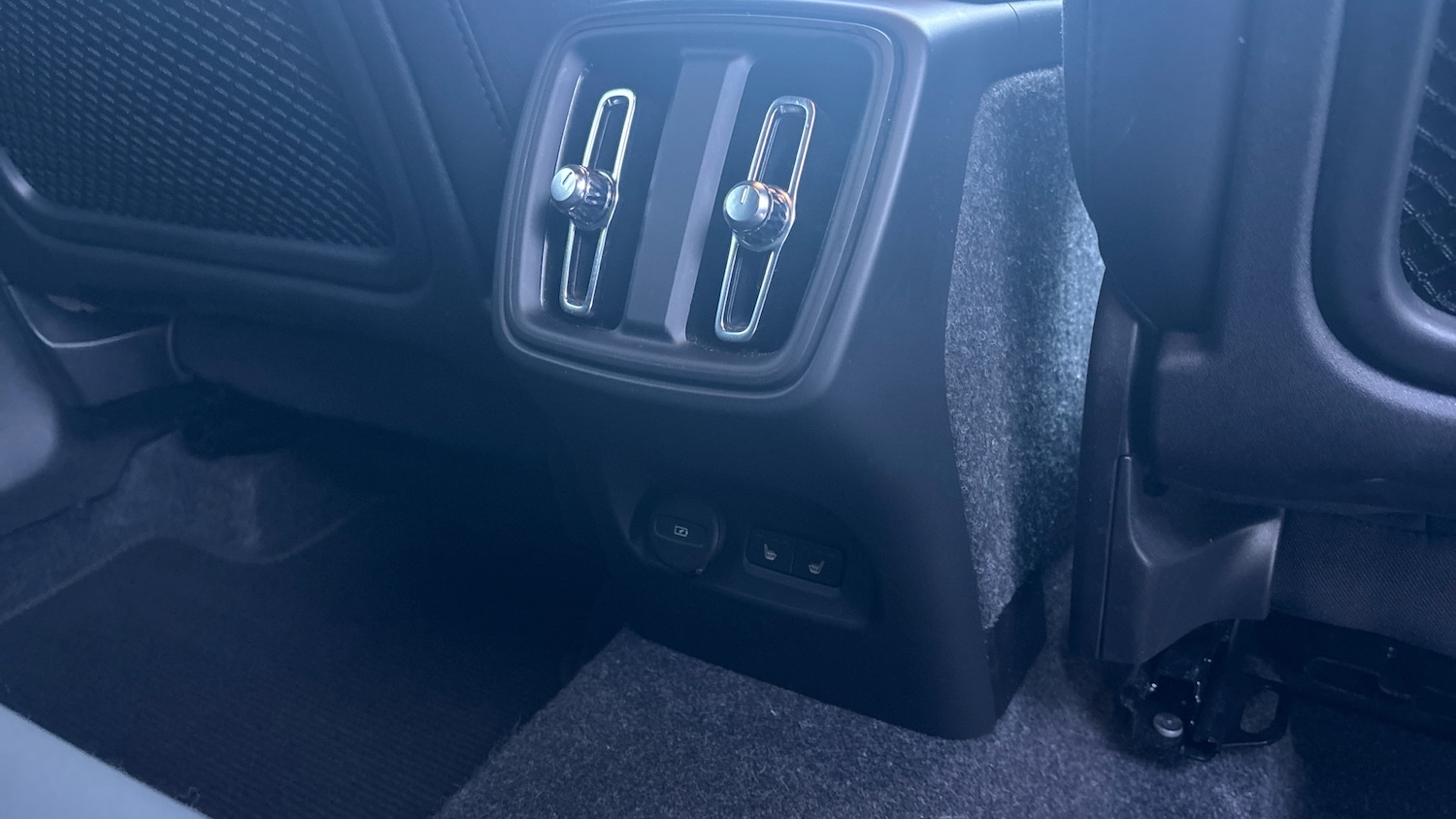 Used Volvo XC40 2024 for sale - 77210917: Photo 35