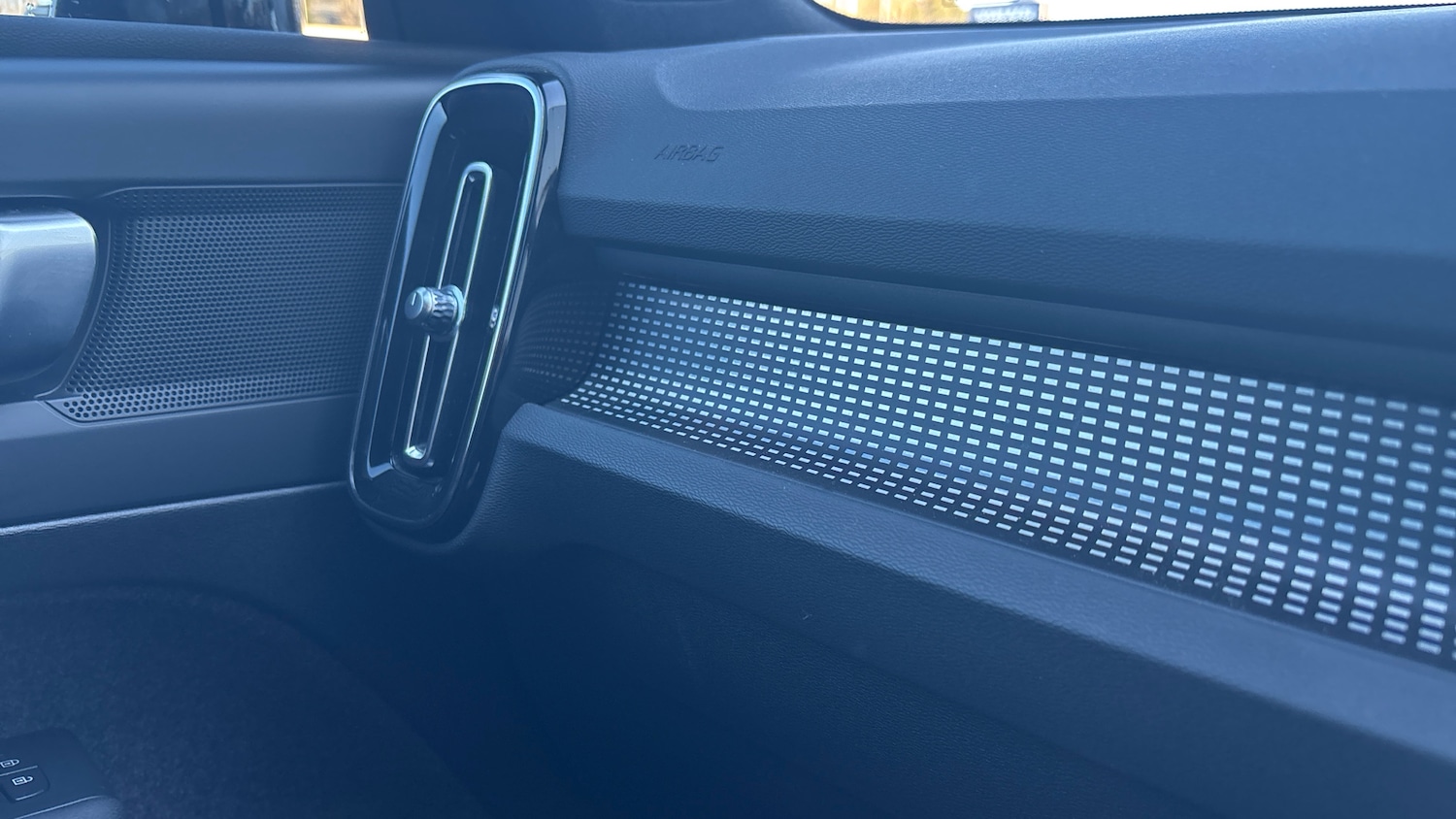 Used Volvo XC40 2024 for sale - 77210917: Photo 37