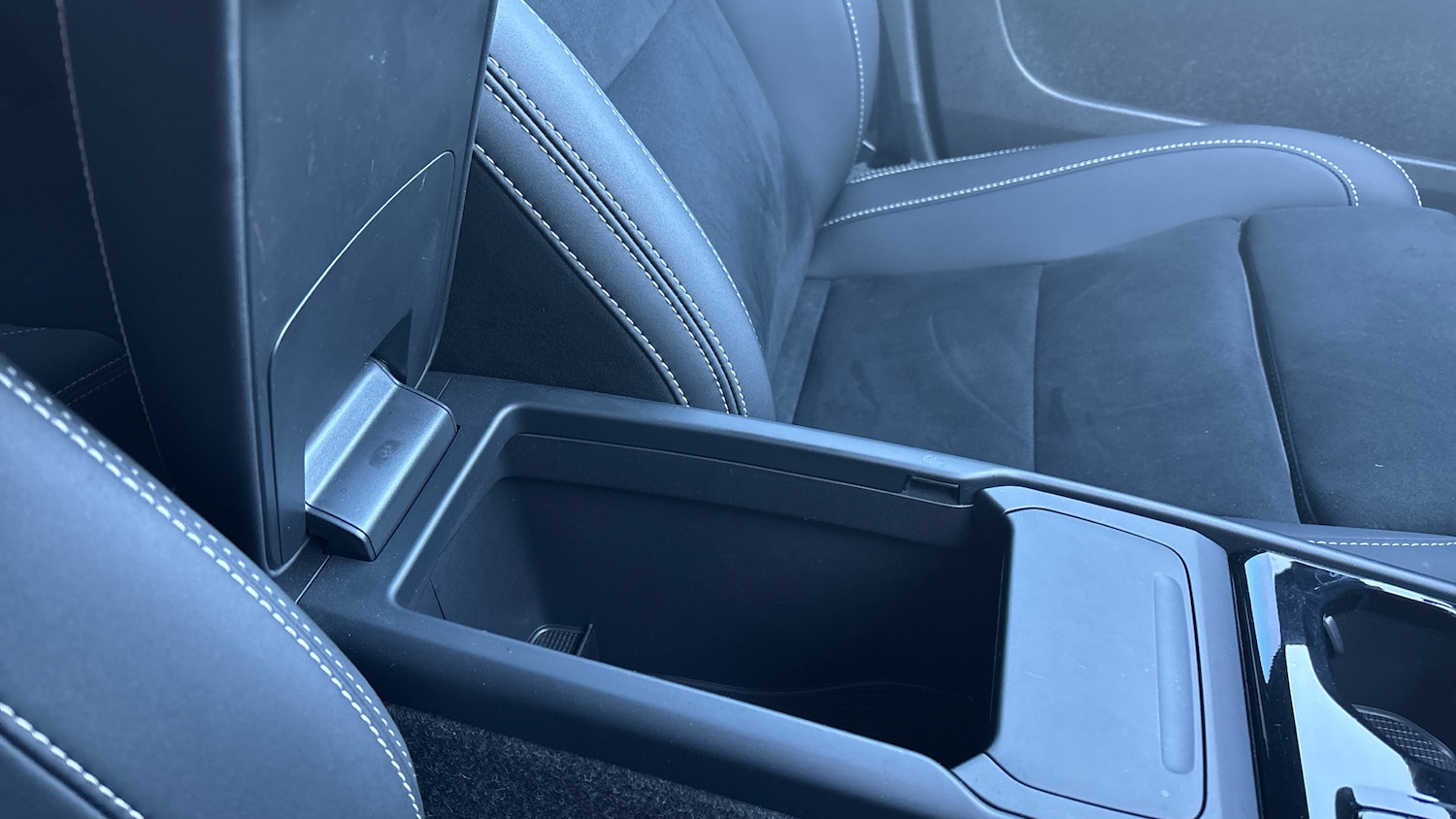 Used Volvo XC40 2024 for sale - 77210917: Photo 40