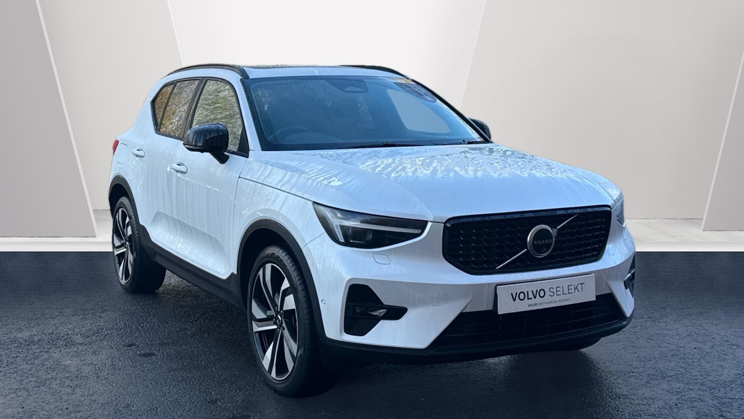 Used Volvo XC40 2025 for sale - 76736383: Photo 1