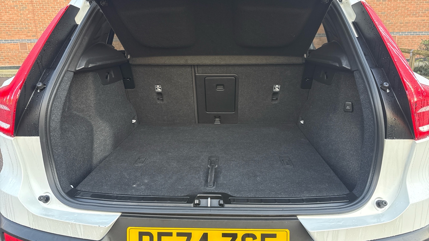 Used Volvo XC40 2025 for sale - 76736383: Photo 13