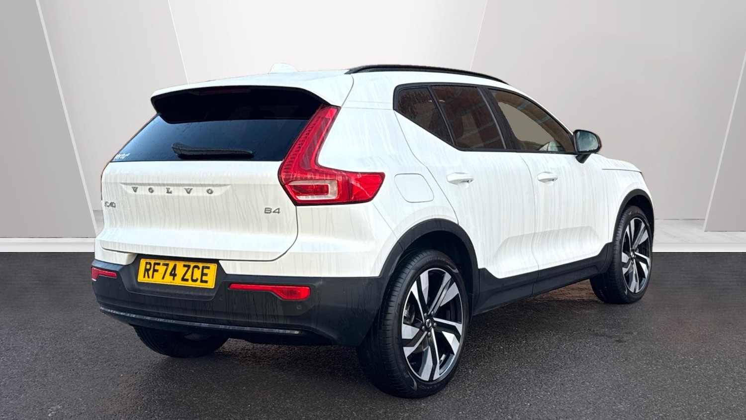 Used Volvo XC40 2025 for sale - 76736383: Photo 2