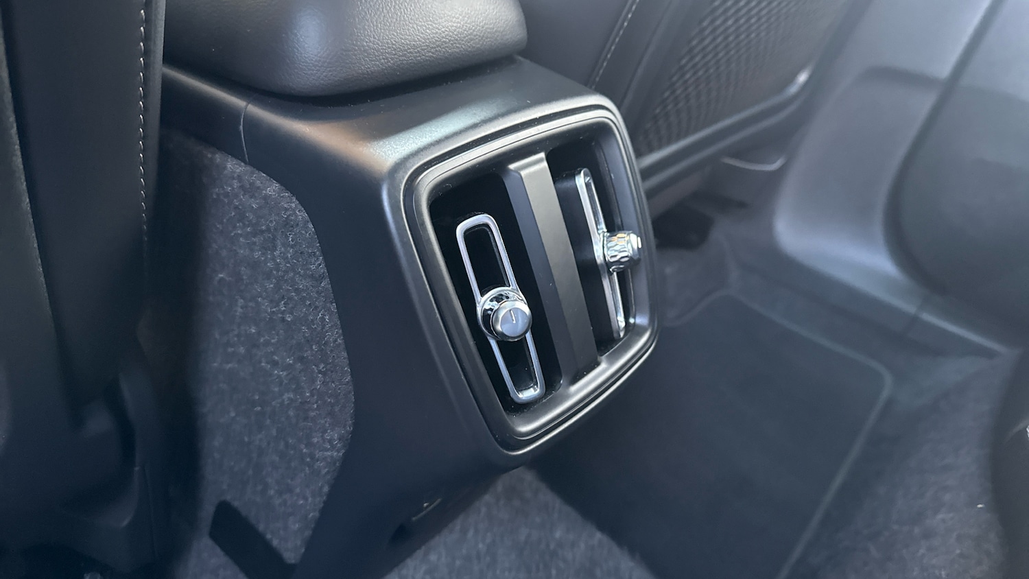 Used Volvo XC40 2025 for sale - 76736383: Photo 26