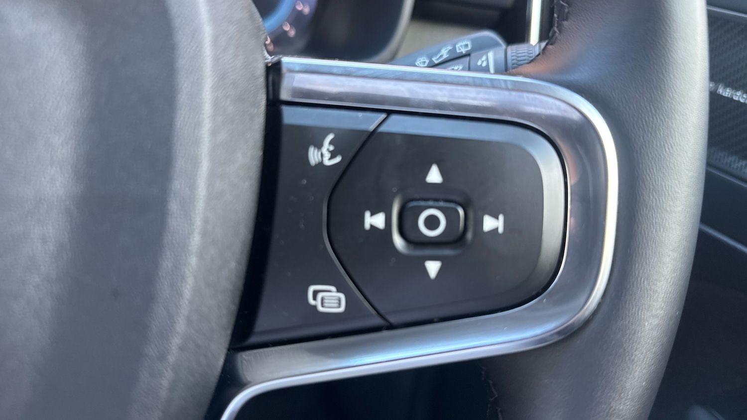 Used Volvo XC40 2025 for sale - 76736383: Photo 28