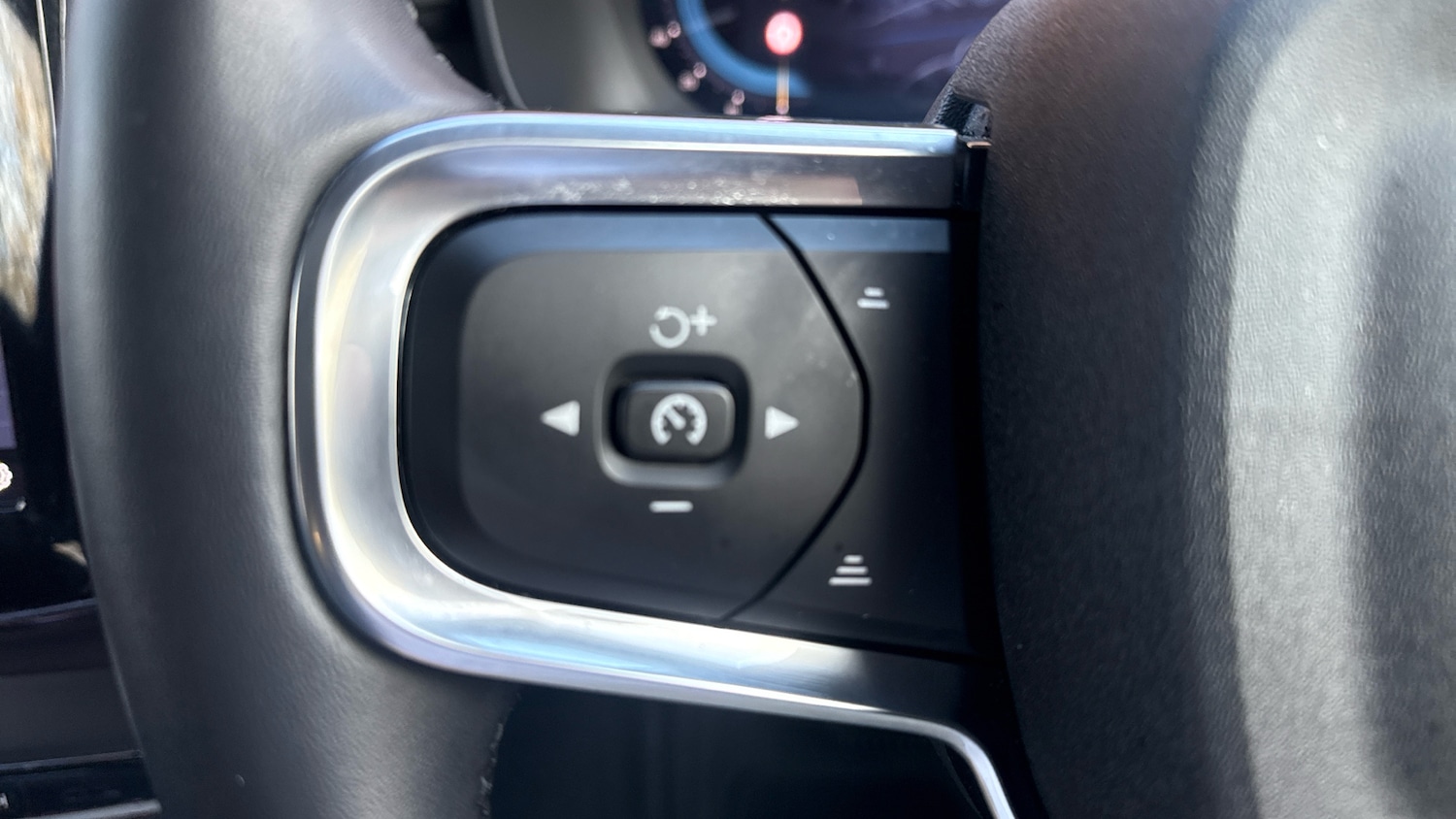 Used Volvo XC40 2025 for sale - 76736383: Photo 29