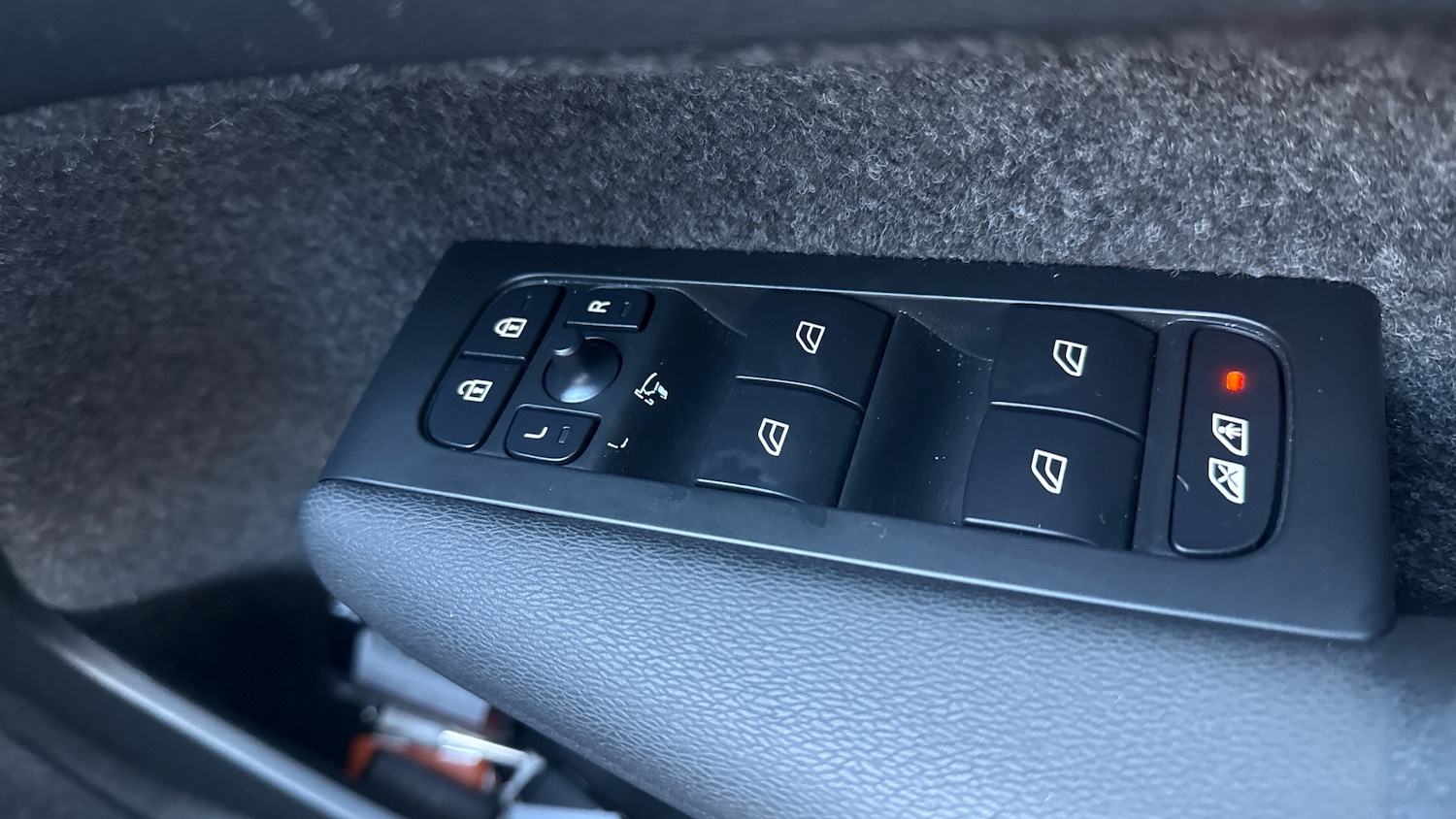 Used Volvo XC40 2025 for sale - 76736383: Photo 30