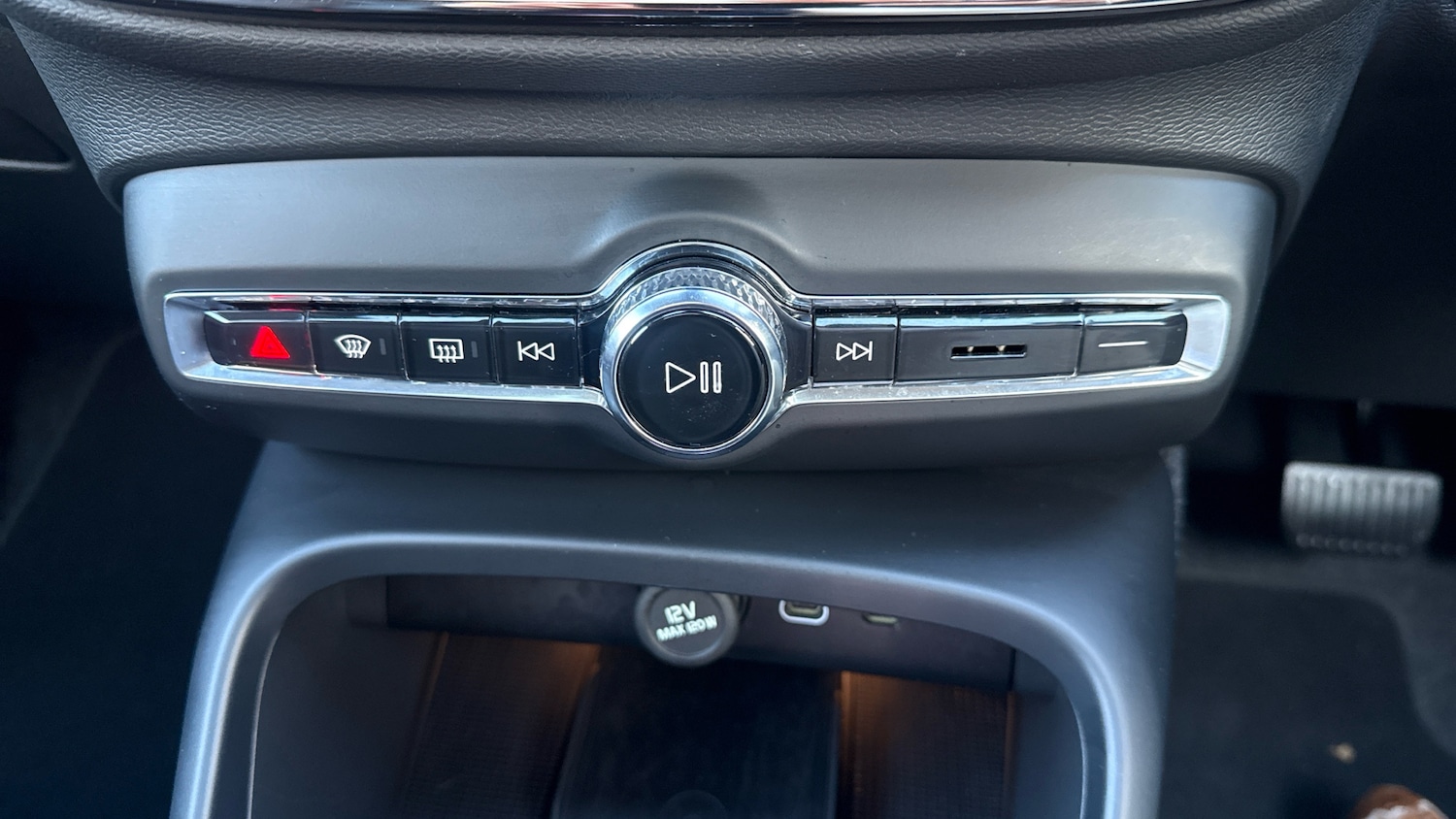 Used Volvo XC40 2025 for sale - 76736383: Photo 39