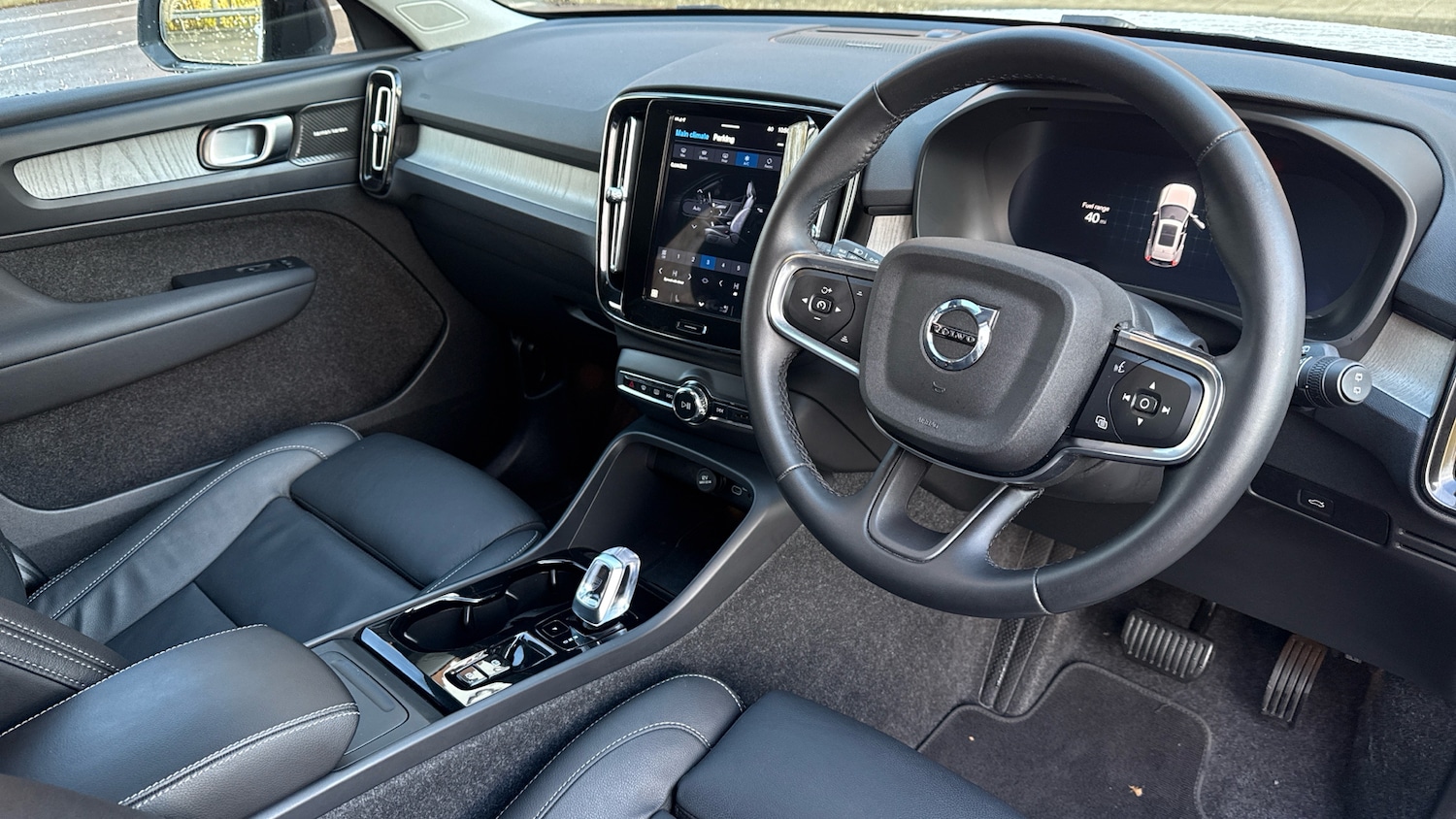 Used Volvo XC40 2025 for sale - 76736383: Photo 4