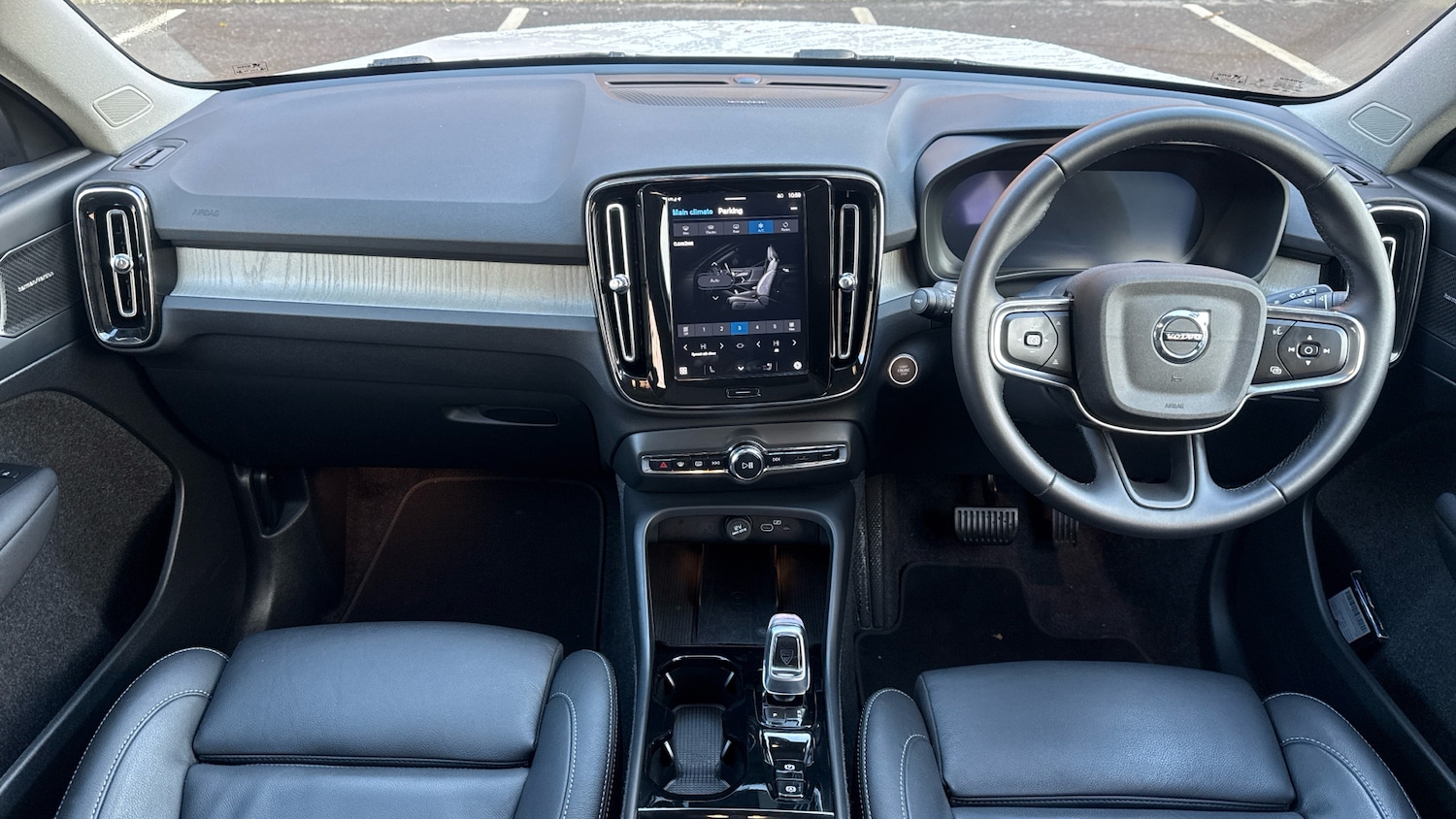 Used Volvo XC40 2025 for sale - 76736383: Photo 5