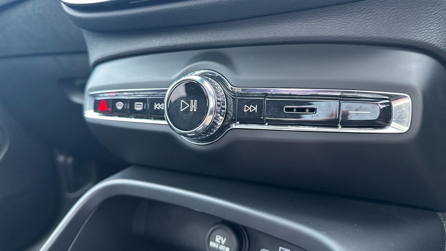 Used Volvo XC40 2025 for sale - 76736383: Photo 50