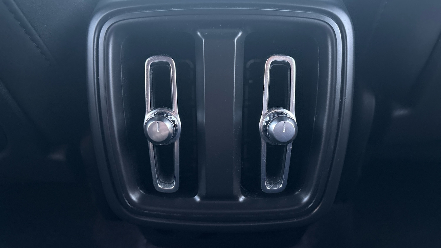 Used Volvo XC40 2025 for sale - 77171070: Photo 32