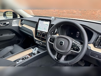 Used Volvo XC60 2025 for sale - 77589710: Photo