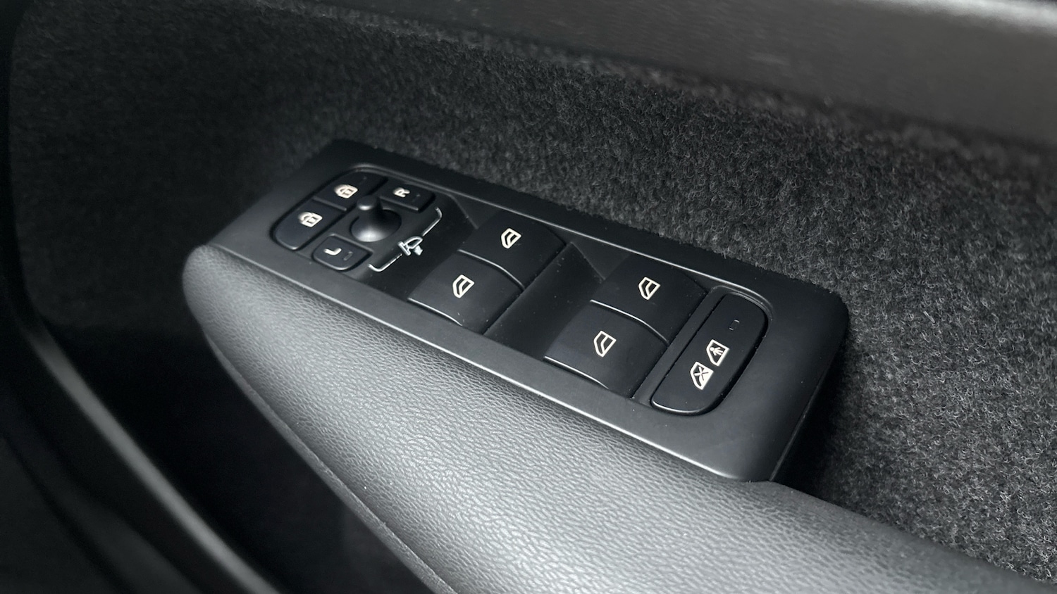 Used Volvo XC40 2025 for sale - 77445593: Photo 23