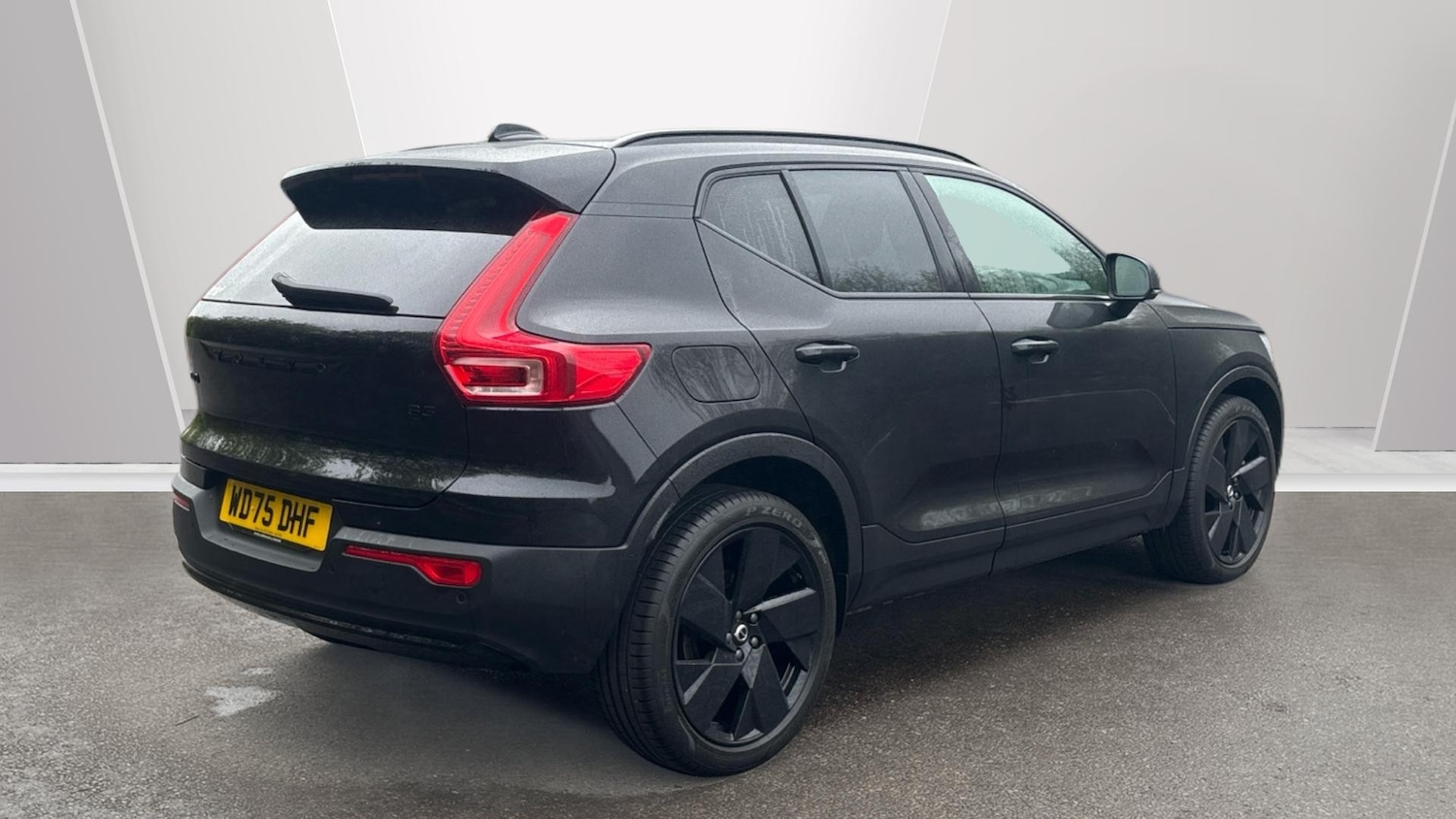 Used Volvo XC40 2025 for sale - 78176358: Photo 2