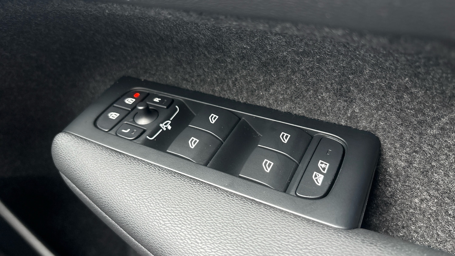 Used Volvo XC40 2025 for sale - 78176358: Photo 23