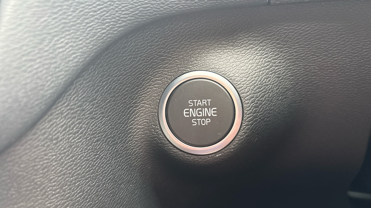 Used Volvo XC40 2025 for sale - 78176358: Photo 25