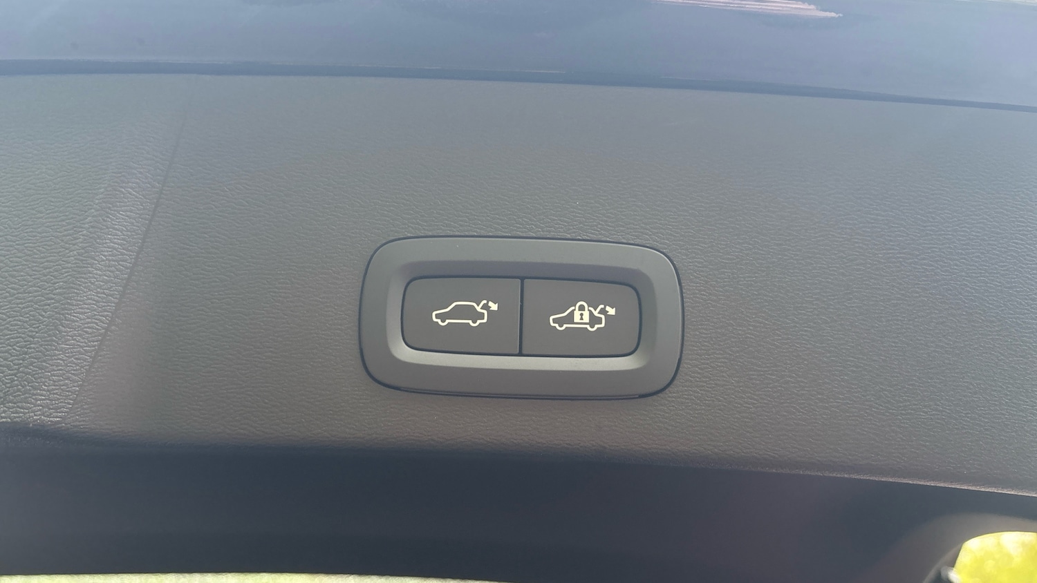 Used Volvo XC40 2025 for sale - 78176358: Photo 32