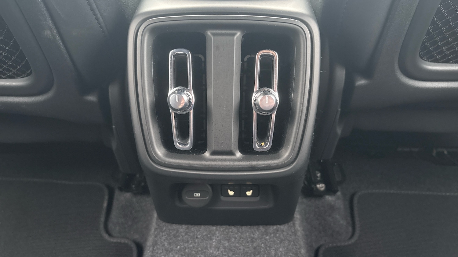 Used Volvo XC40 2025 for sale - 78176358: Photo 34