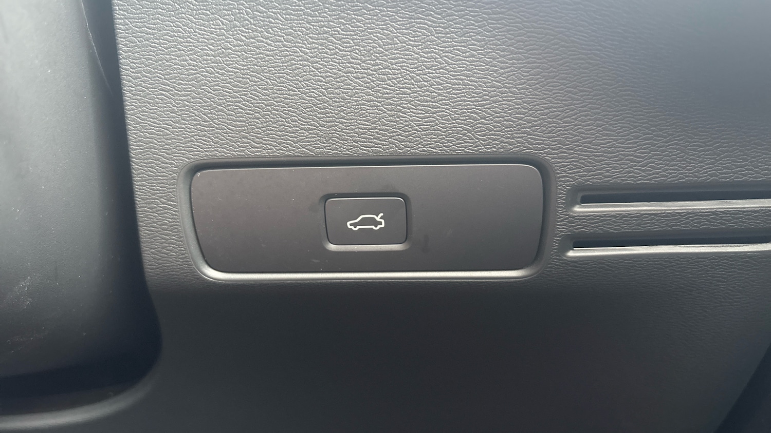 Used Volvo XC40 2025 for sale - 78176358: Photo 41