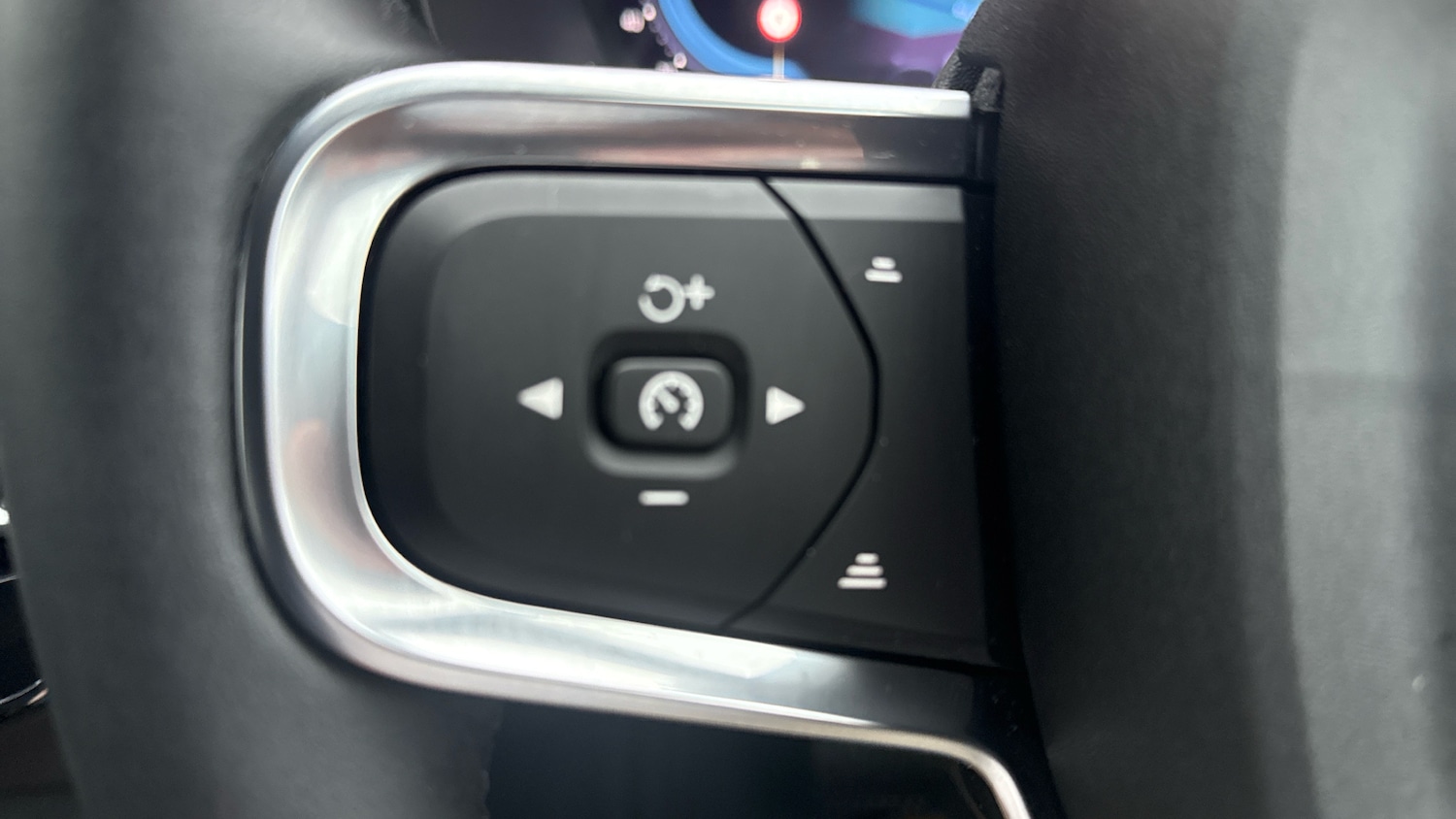 Used Volvo XC40 2024 for sale - 77186760: Photo 27