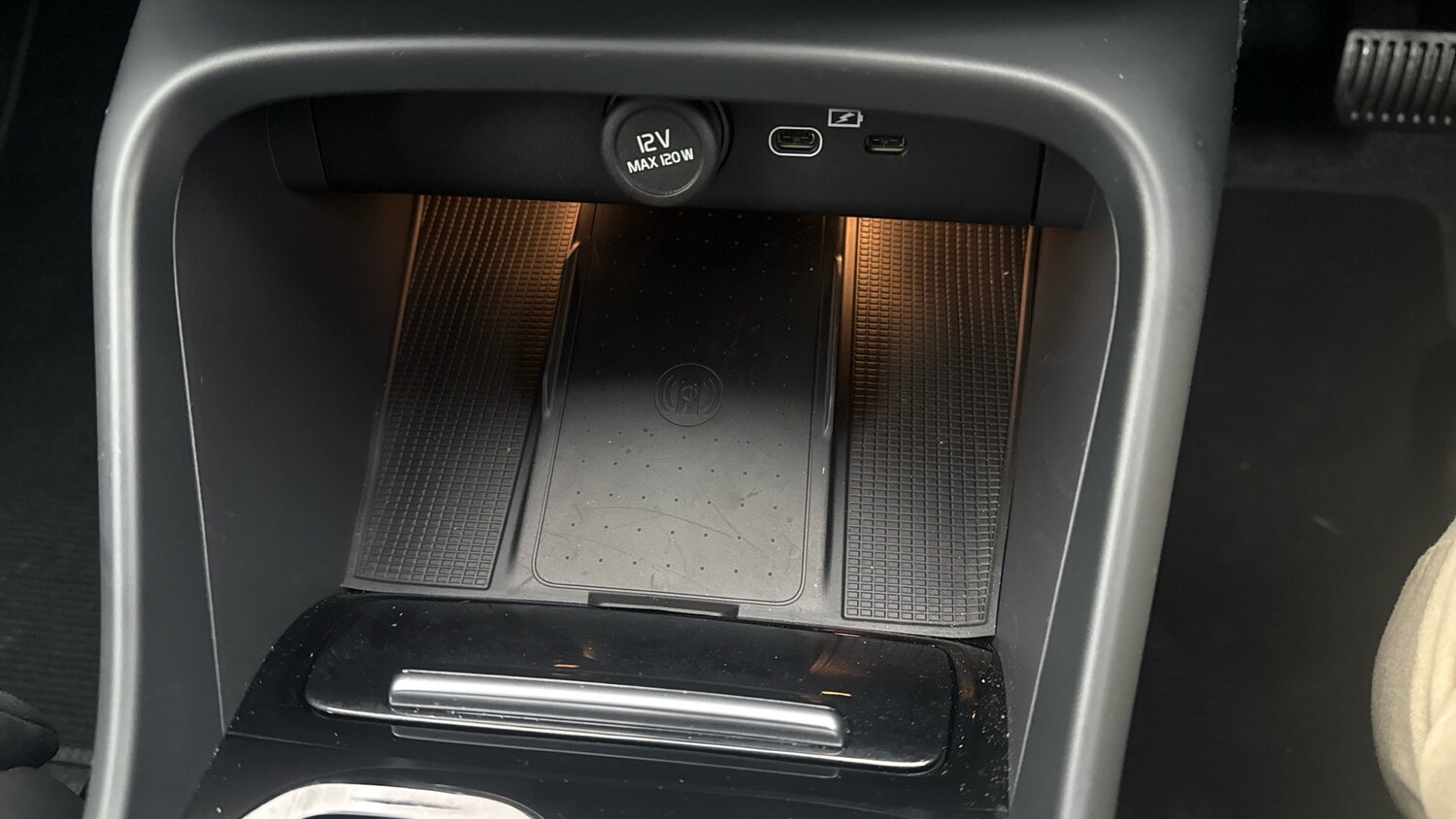 Used Volvo XC40 2024 for sale - 77186760: Photo 40