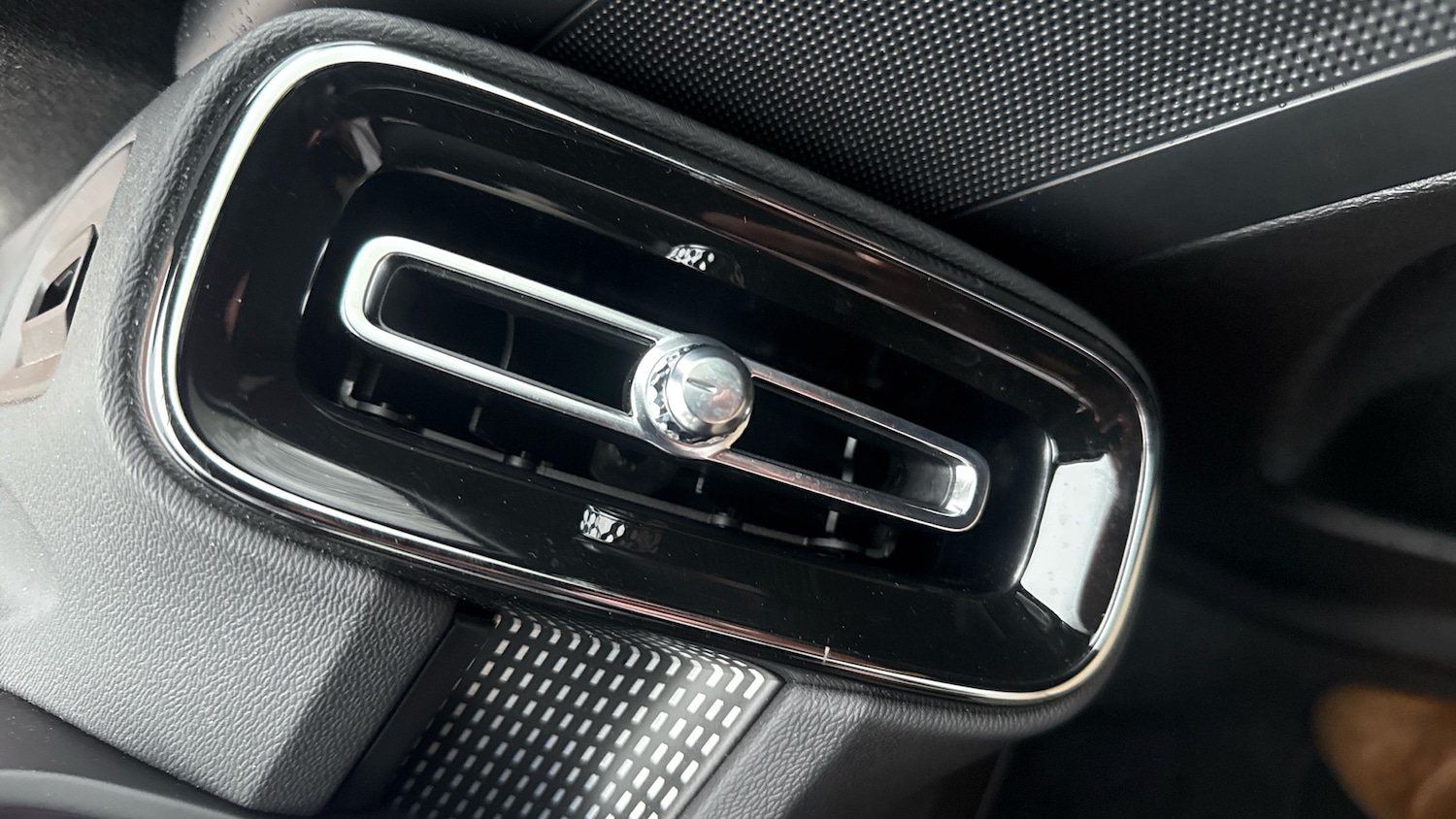 Used Volvo XC40 2024 for sale - 77186760: Photo 48