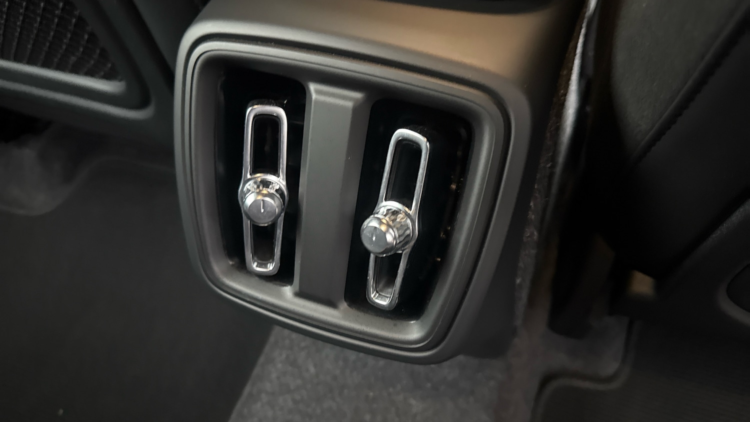 Used Volvo XC40 2024 for sale - 77186760: Photo 53