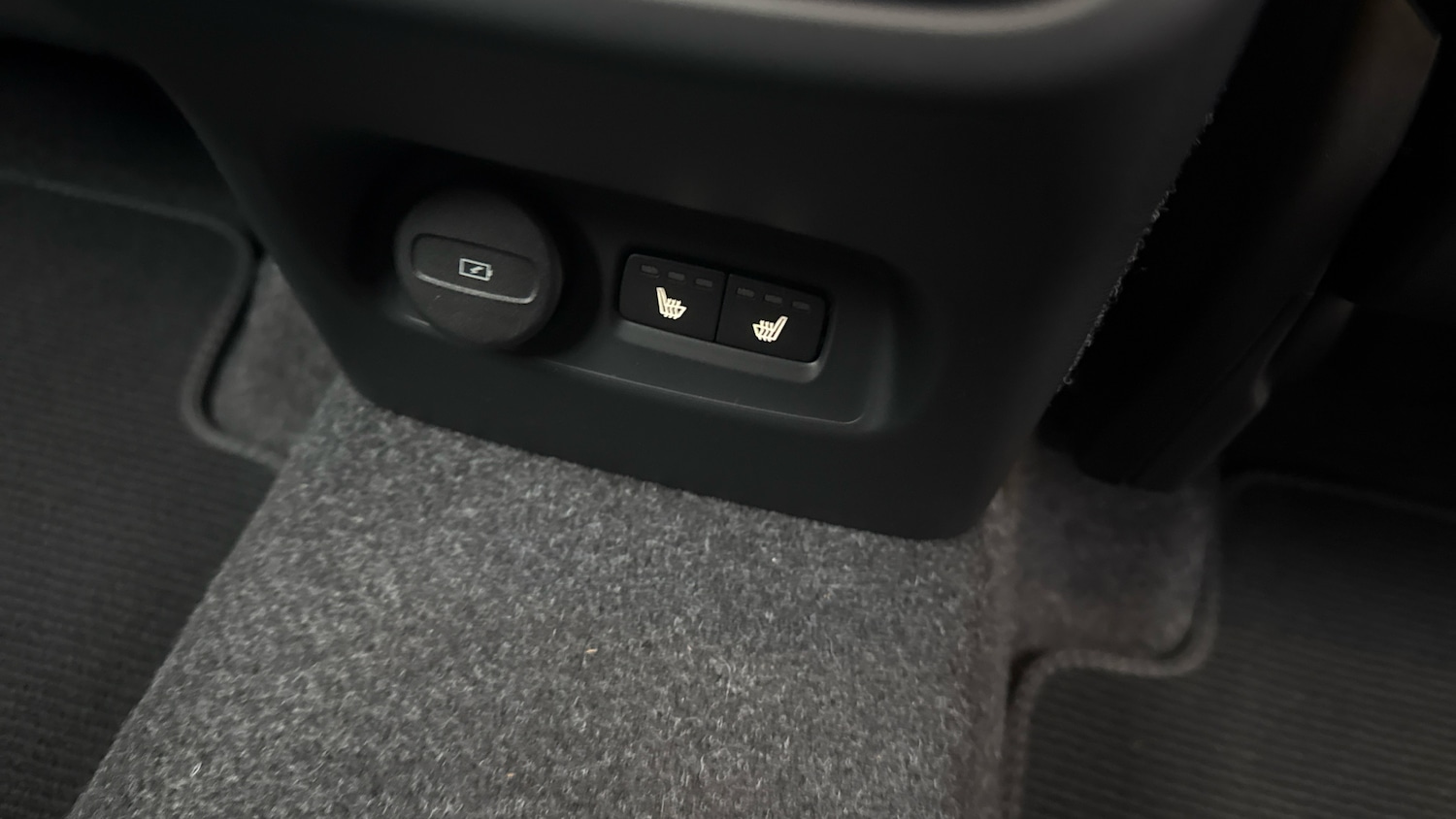 Used Volvo XC40 2024 for sale - 77186760: Photo 54