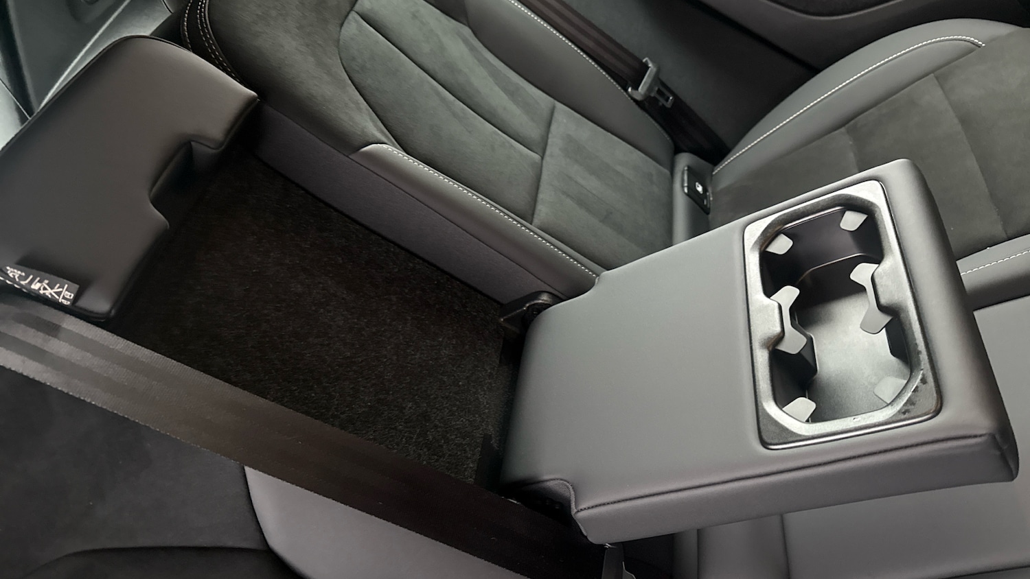 Used Volvo XC40 2024 for sale - 77186760: Photo 55