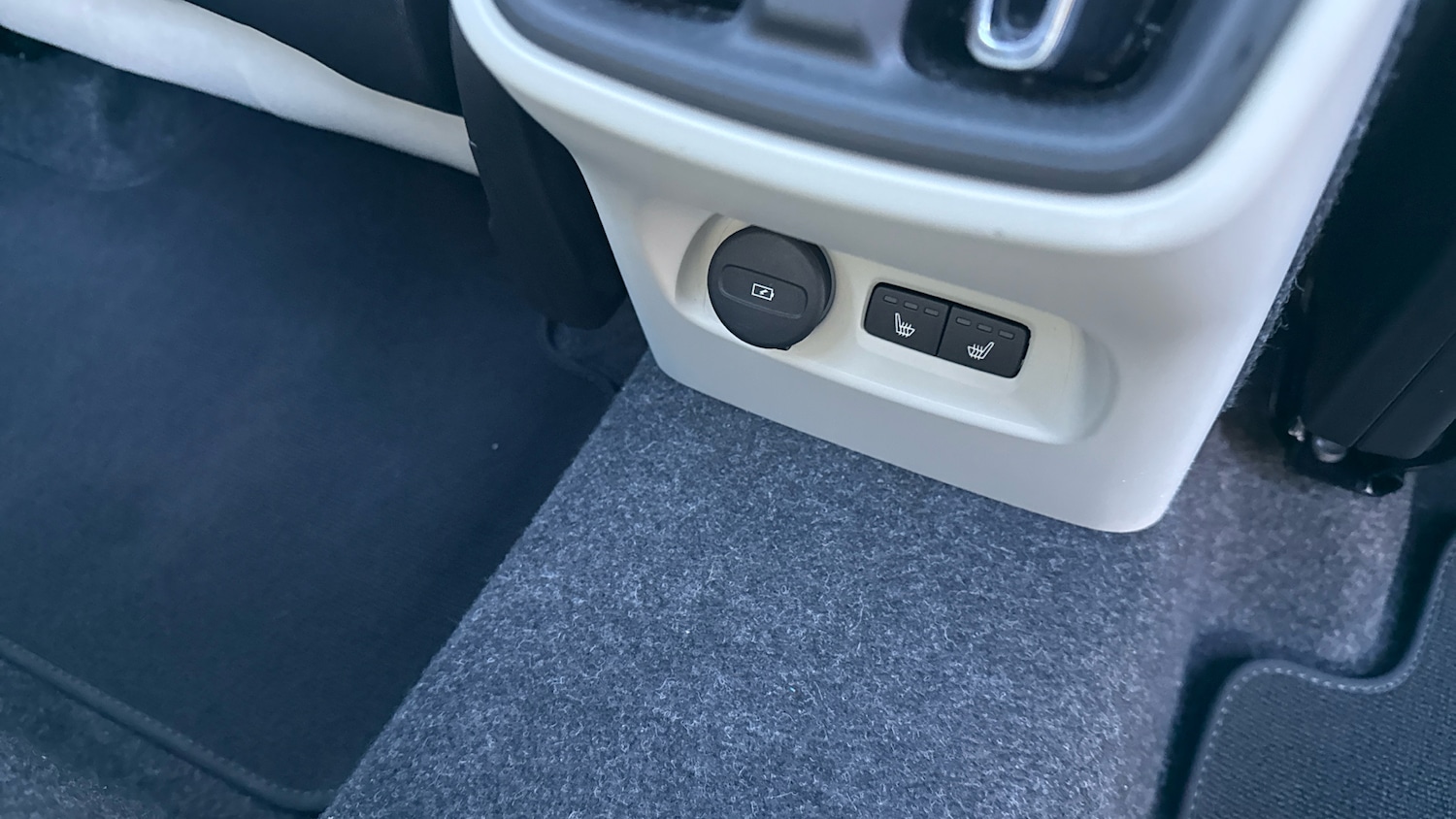 Used Volvo XC40 2025 for sale - 76818746: Photo 16