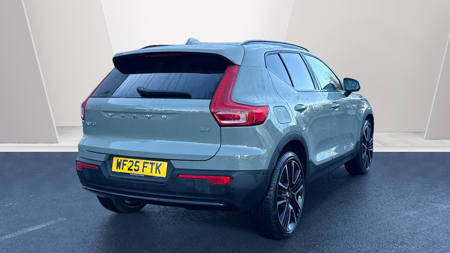 Used Volvo XC40 2025 for sale - 76818746: Photo 2