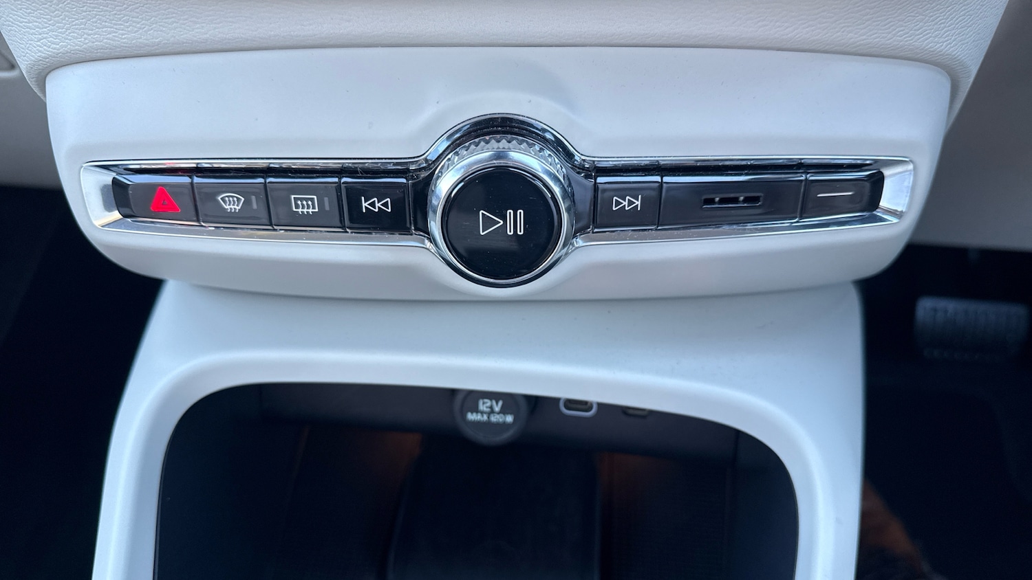 Used Volvo XC40 2025 for sale - 76818746: Photo 33