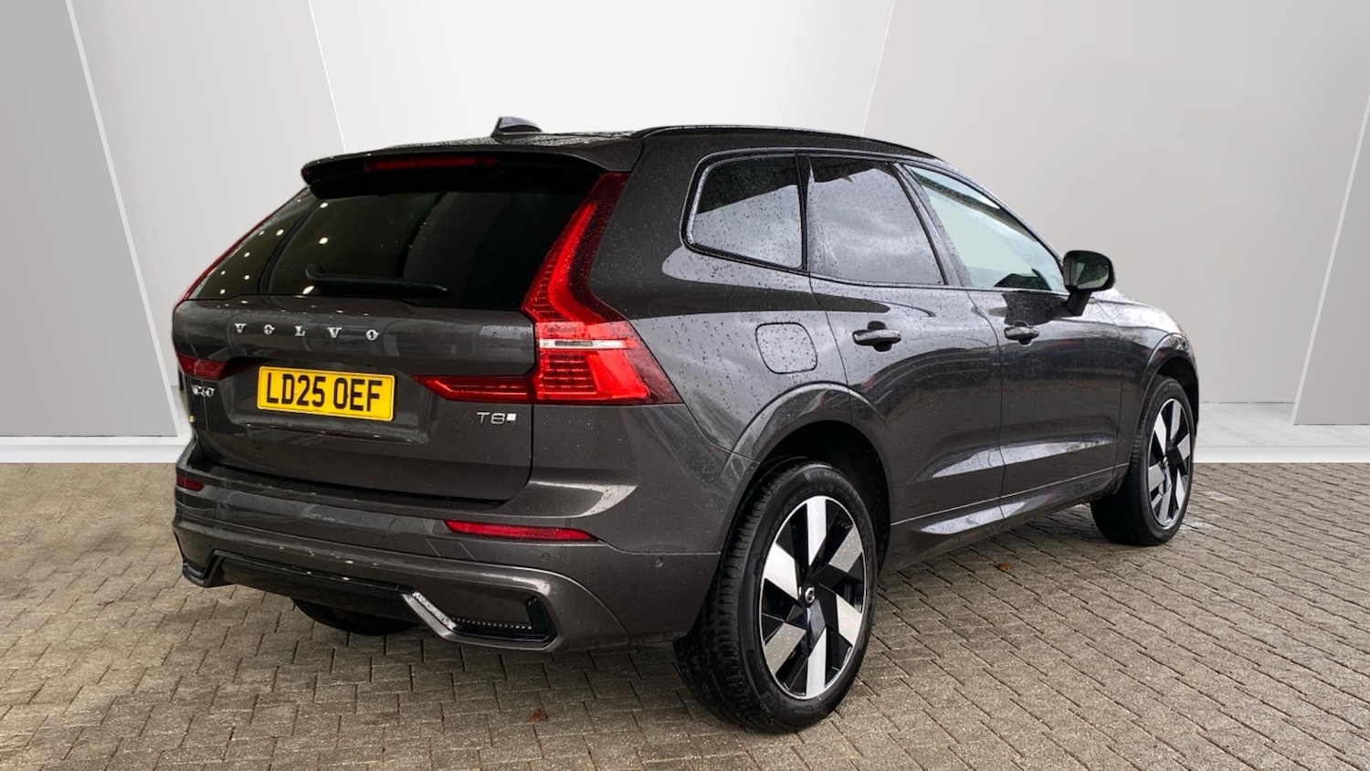 Used Volvo XC60 2025 for sale - 77323775: Photo 2