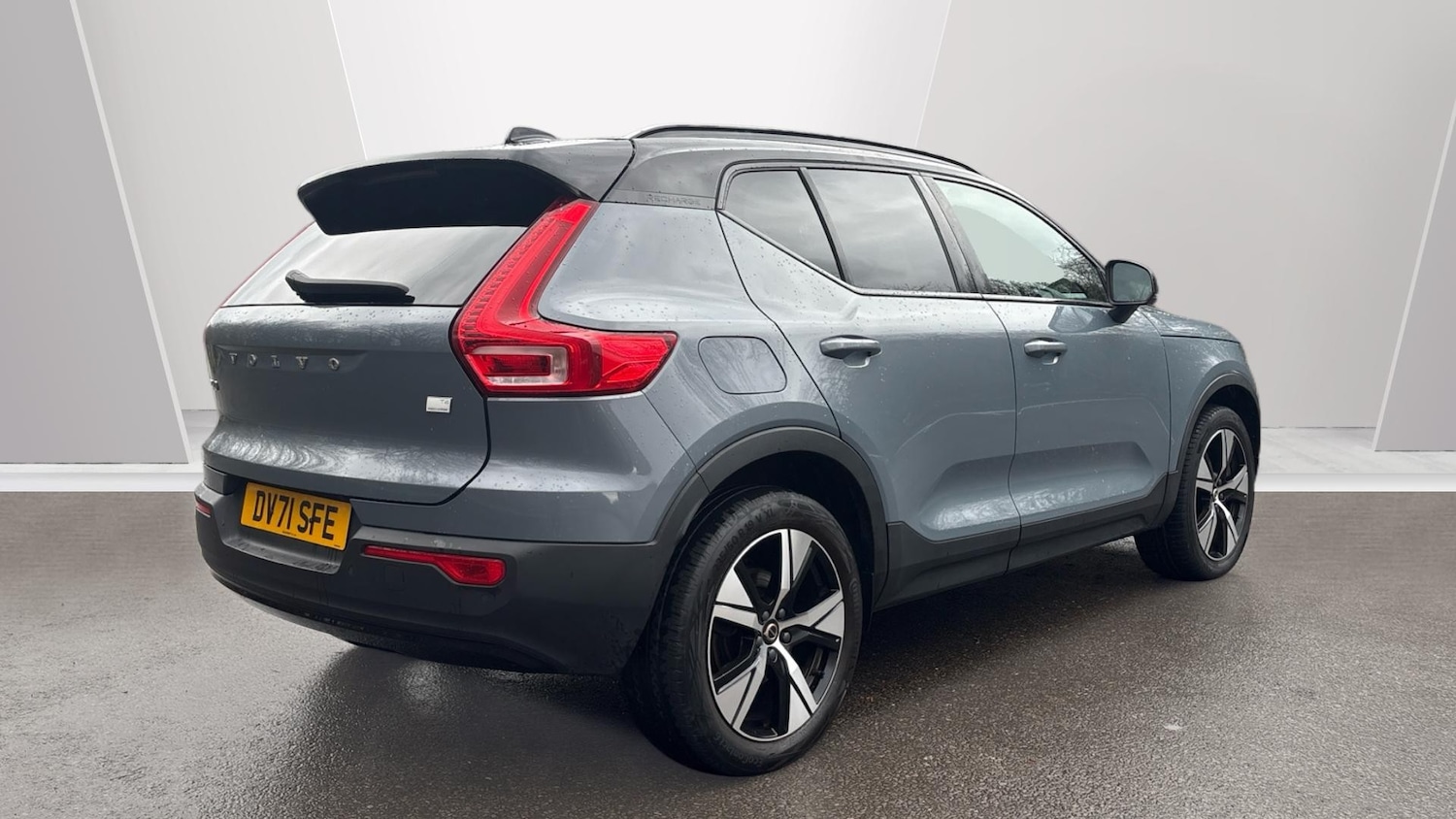 Used Volvo XC40 2021 for sale - 77742490: Photo 2