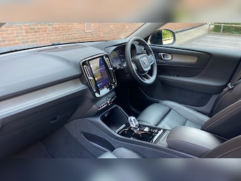 Used Volvo XC40 2023 for sale - 75689728: Photo